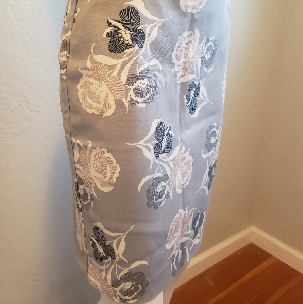 Ann Taylor Women's Floral Pencil Skirt Size: 0 NWOT